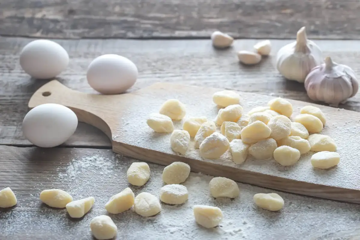 Brak mąki ziemniaczanej do bezy? Sprawdzone zamienniki i triki