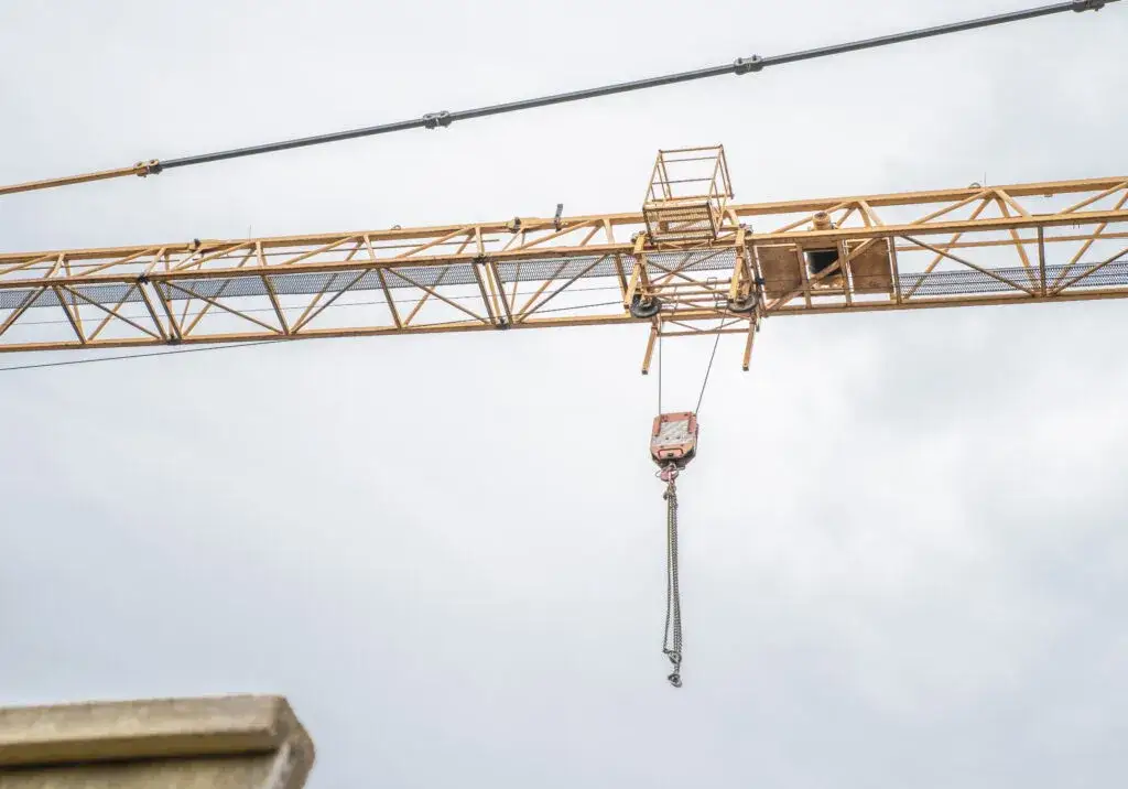 Jak się stawia dźwig - uniknij najczęstszych błędów przy montażu