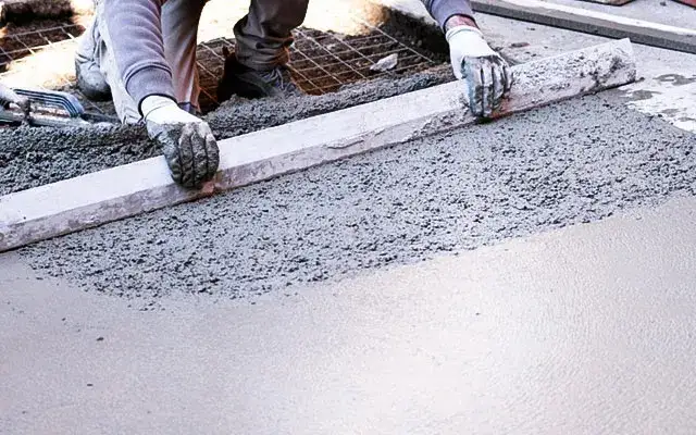 Beton B20 w workach: Ile na m²? Kalkulator i kosztorys.