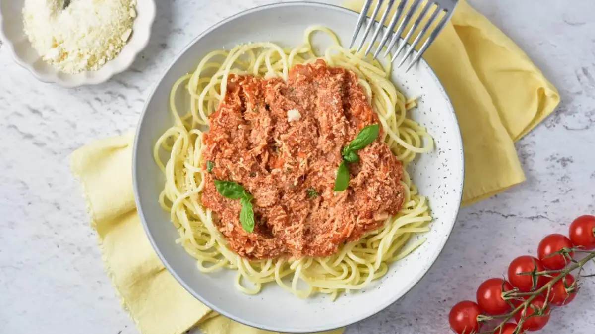 Pyszne spaghetti z tofu – wegański przepis, który zachwyci smakiem