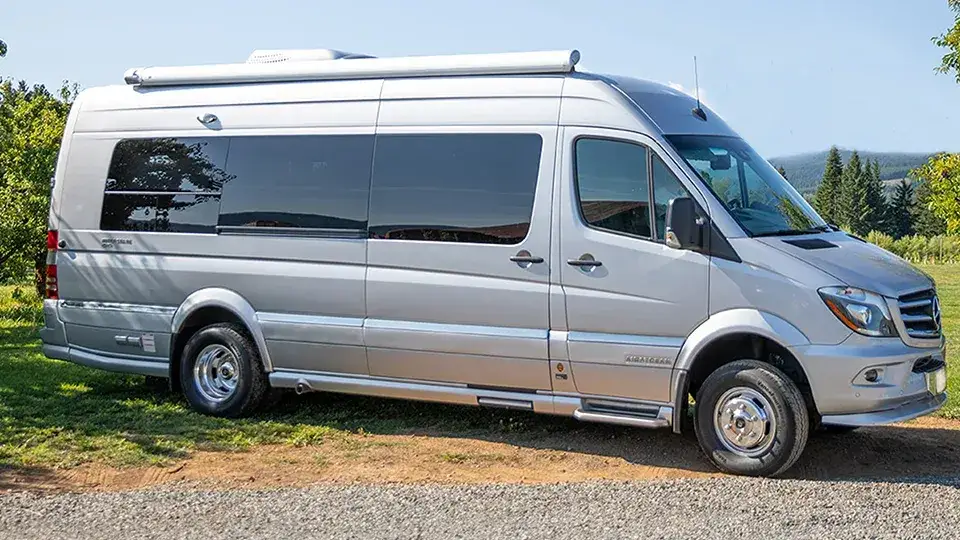 Ile można zarobić na wynajmie busa? Odkryj realne zyski i koszty