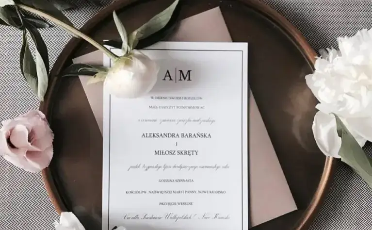 Zaproszenia z dziećmi i bez: Jak pisać taktownie i poprawnie?