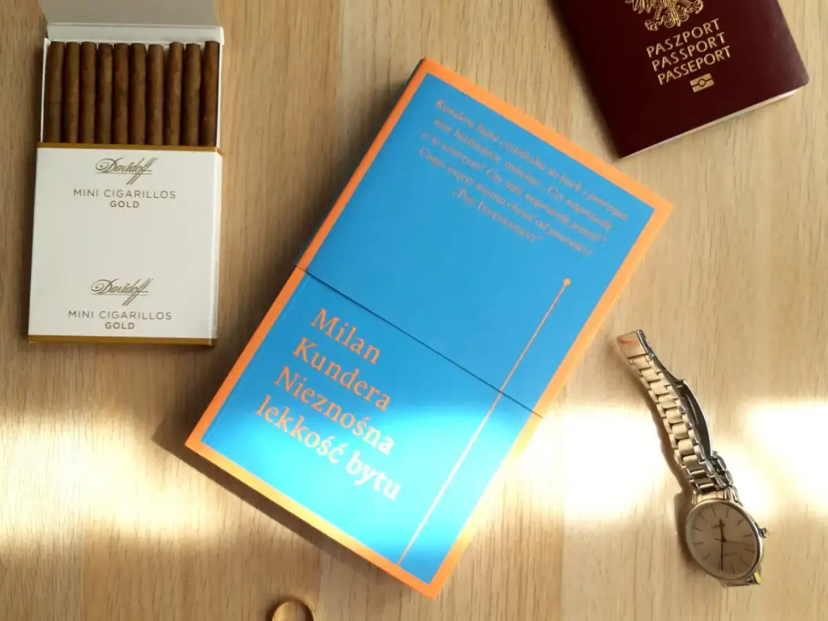 Nieznośna lekkość bytu recenzja – odkryj głębię tej powieści
