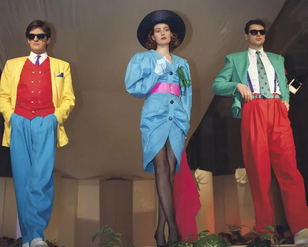 Impreza w stylu PRL stroje – jak stworzyć niezapomniane stylizacje