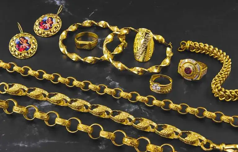 Gdzie sprzedawać biżuterię, aby uzyskać najlepszą cenę i uniknąć strat