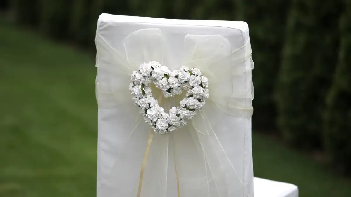 Jak ustroić krzesło komunijne? Inspiracje i praktyczne porady DIY