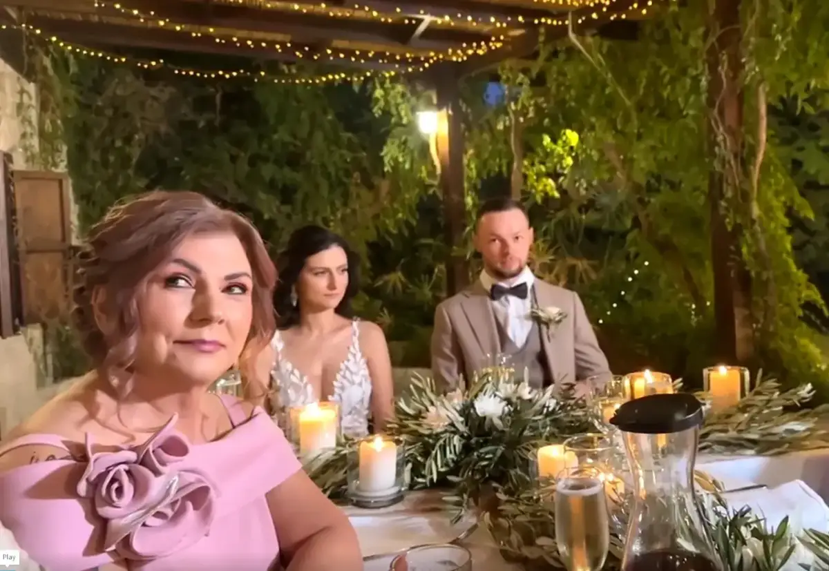 Kolor sukni dla mamy pana młodego: Elegancja bez modowej wpadki