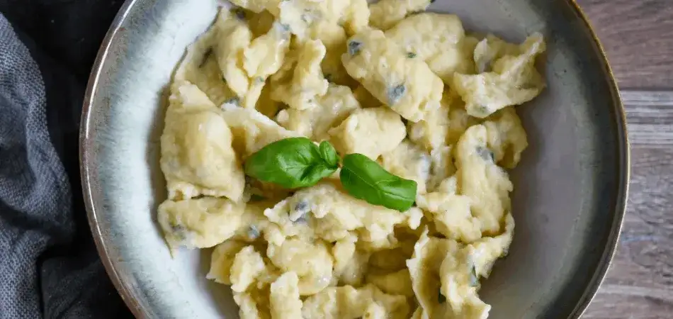 Kluski kładzione łyżką: zrób idealne i puszyste w 15 minut!