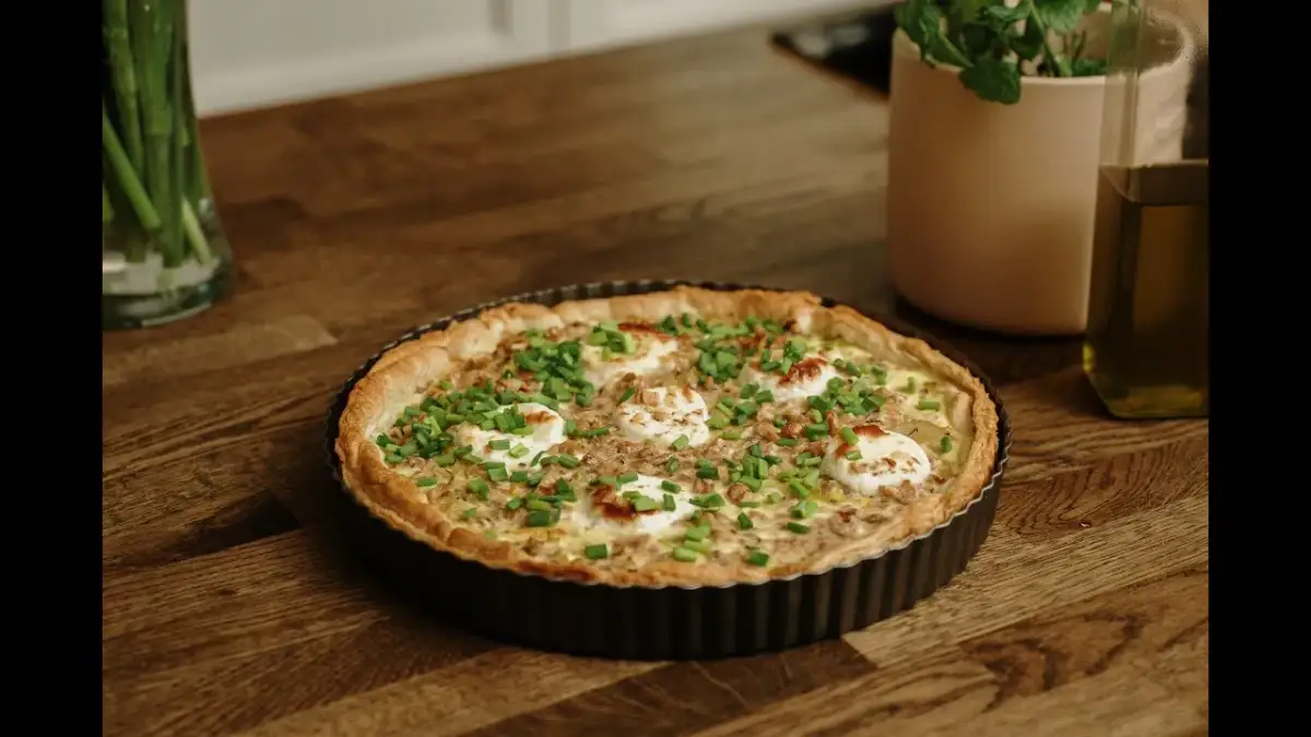 Pyszna tarta z porem i kozim serem - prosty przepis na obiad