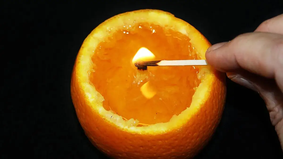 Jak zrobić świeczkę o zapachu pomarańczy, by zachwycić zapachem