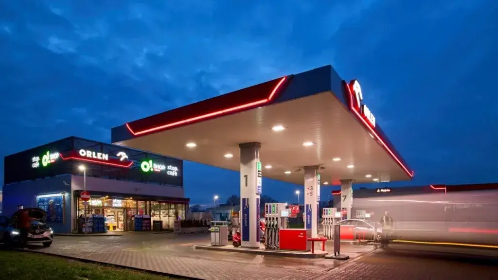 Do kiedy promocje na paliwo? Orlen, BP, Shell, MOL daty i rabaty