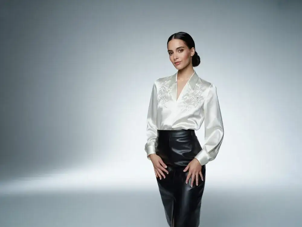 Jaka bluzka do czarnej spódnicy? Odkryj idealne stylizacje na każdą okazję