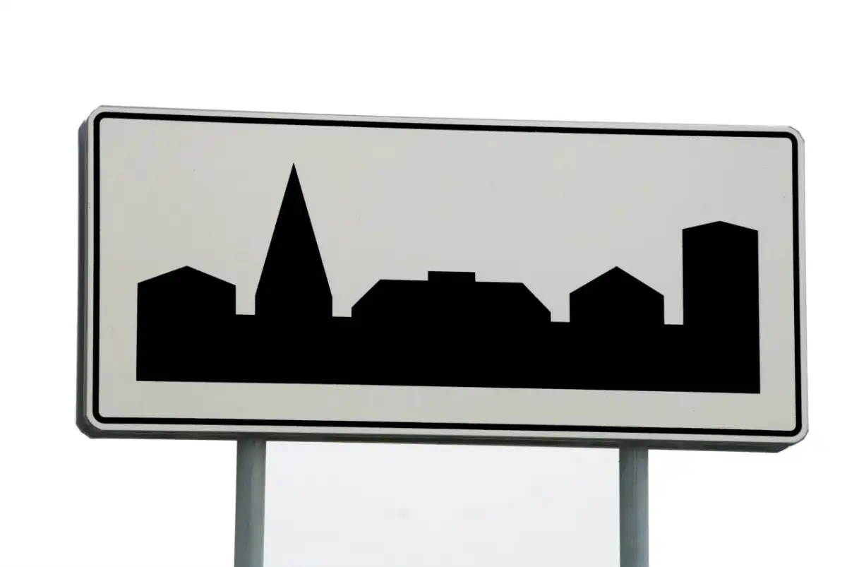 Kiedy jest teren zabudowany i jak uniknąć nieporozumień na drodze