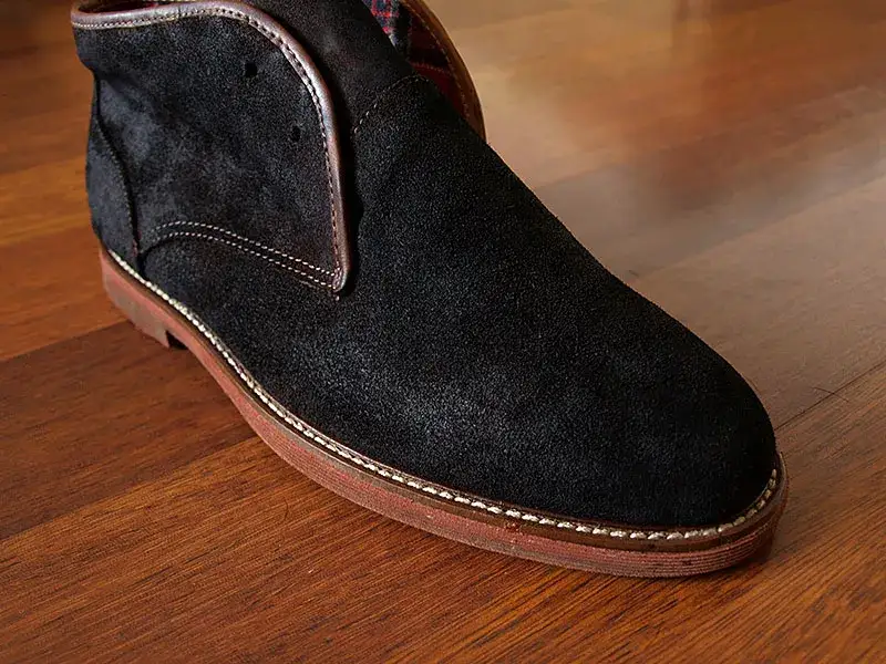 Jak zafarbować buty zamszowe na czarno i uniknąć najczęstszych błędów