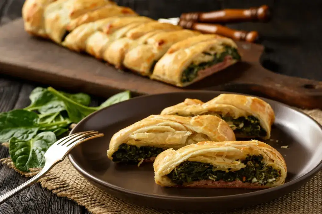 Ciasto francuskie szpinak feta: Szybki przepis na sukces!