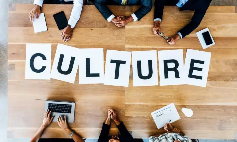 Tekst kultury: Definicja, przykłady. Czy wiesz, co to naprawdę jest?