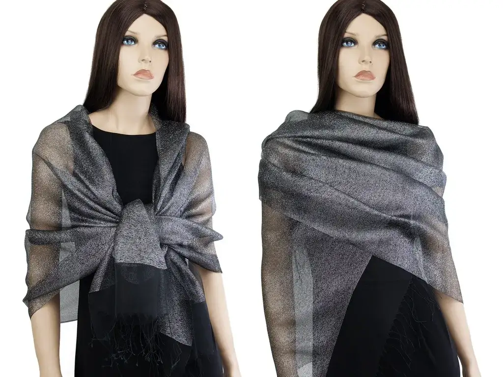 Jak nosić szal do sukni wieczorowej, aby wyglądać zjawiskowo?