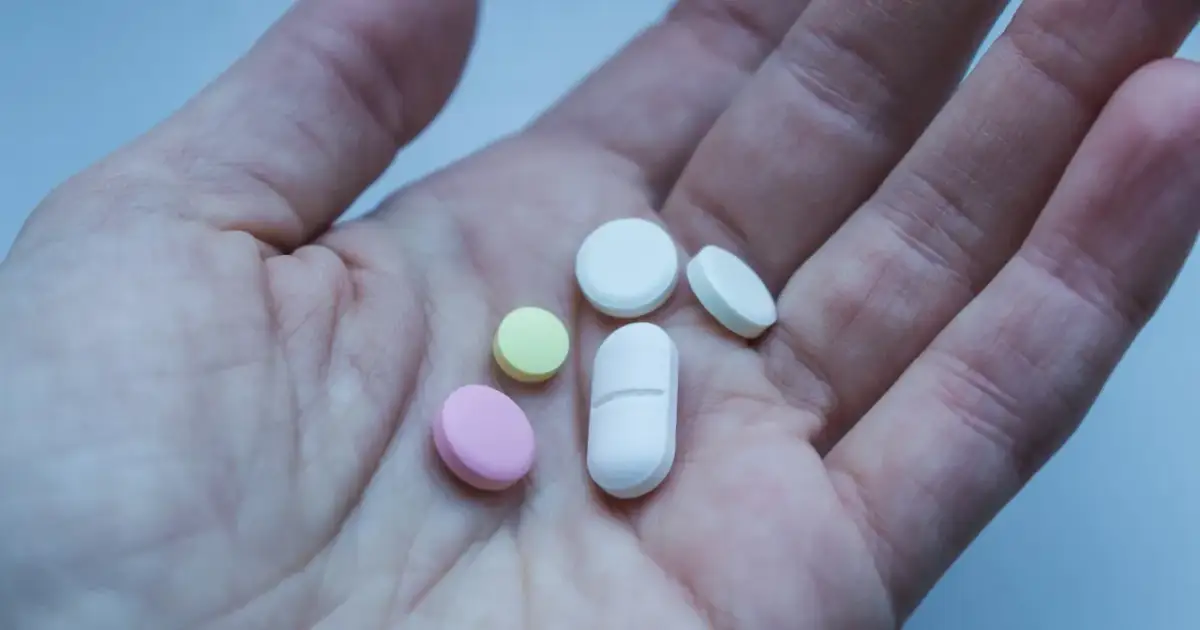 Jakie leki na COVID-19? Recepta, dom i czego unikać!