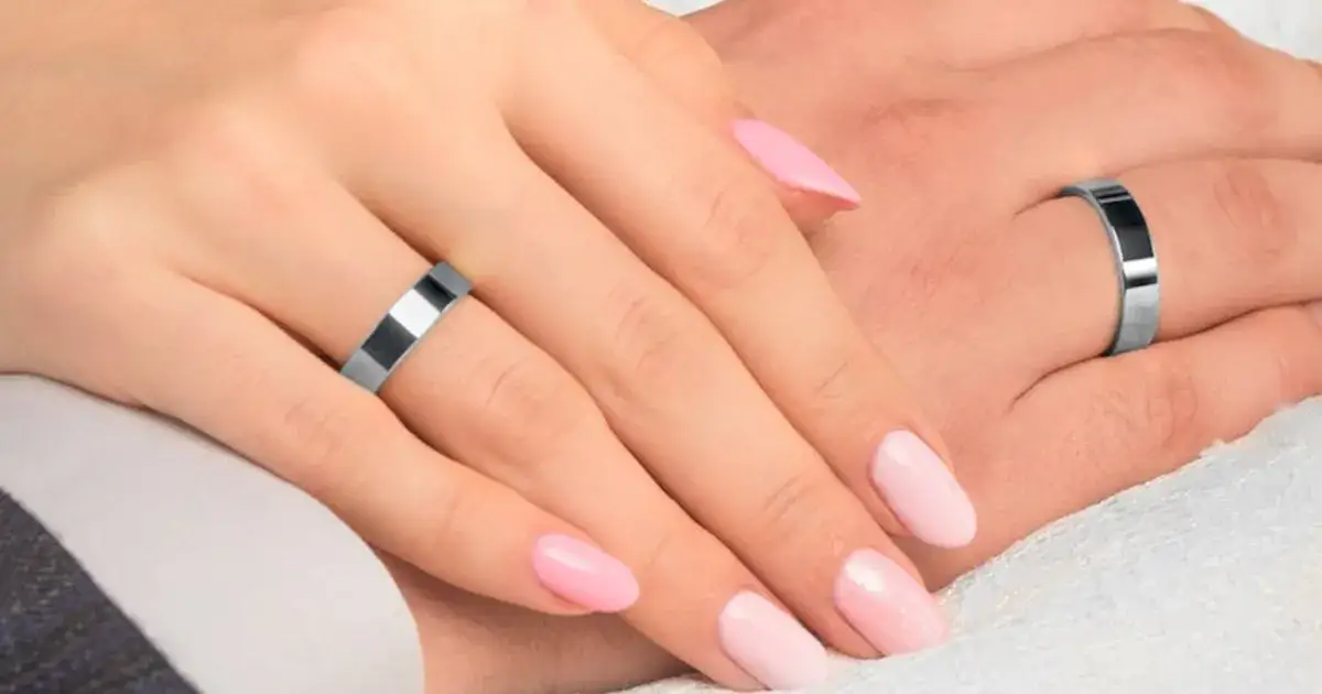 Obrączka ślubna w Polsce: Prawa ręka czy lewa? Poznaj tradycję