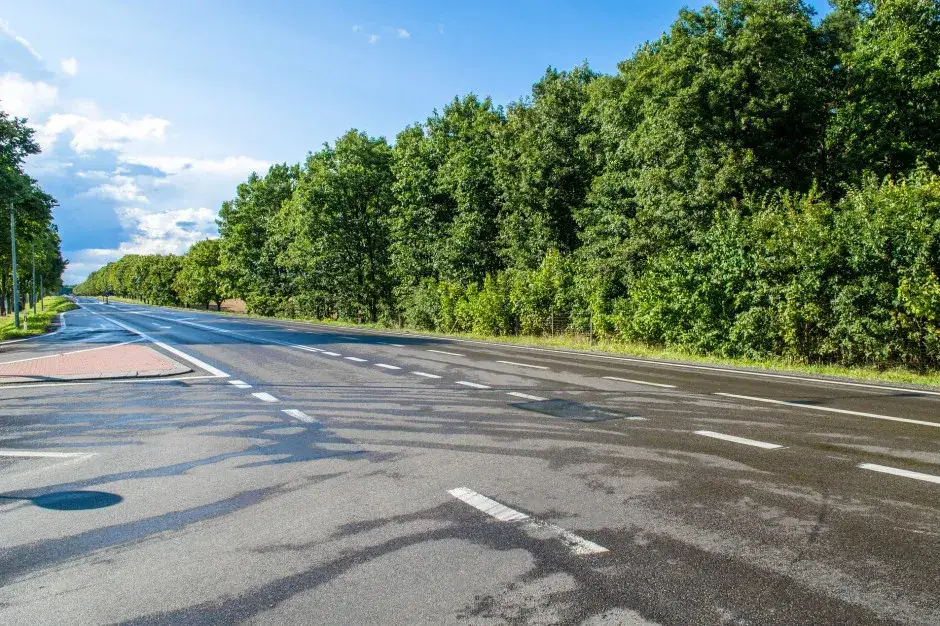 Asfalt czy beton: Która nawierzchnia jest lepszym wyborem?