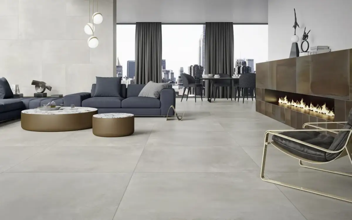 Płytki mat czy połysk w salonie? Ekspert radzi, co wybrać!