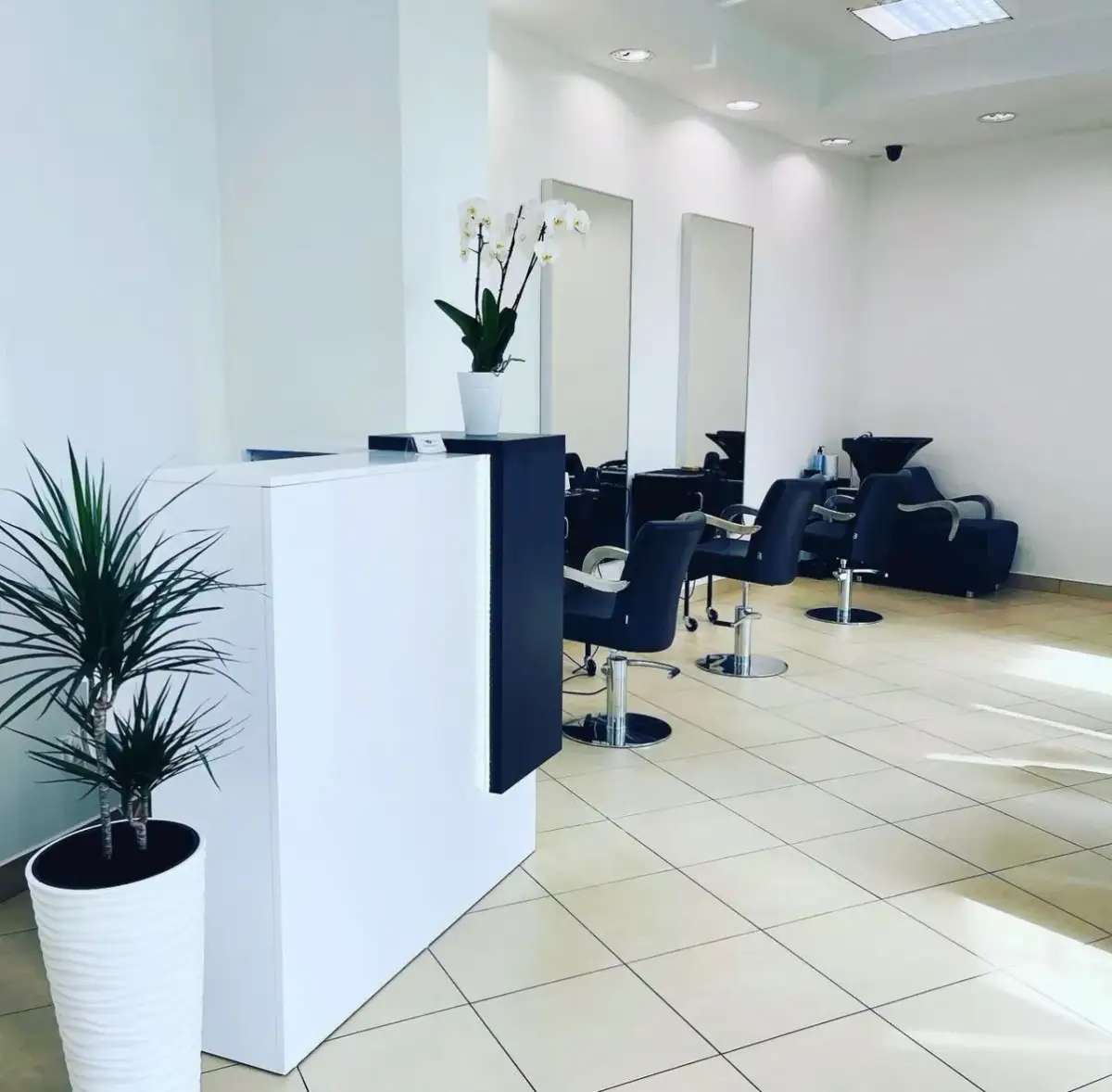 Ile się płaci za wynajem stanowiska fryzjerskiego? Sprawdź ceny i ukryte koszty