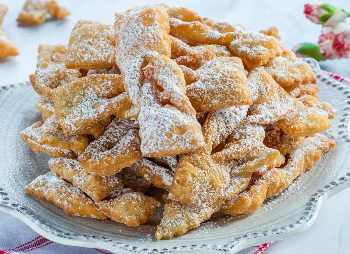 Jak zrobić chrupiące faworki? Cienkie ciasto bez rwania!