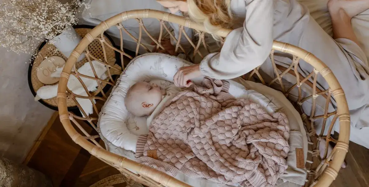 Jaki kocyk dla niemowlaka wybrać, by zapewnić komfort i bezpieczeństwo?