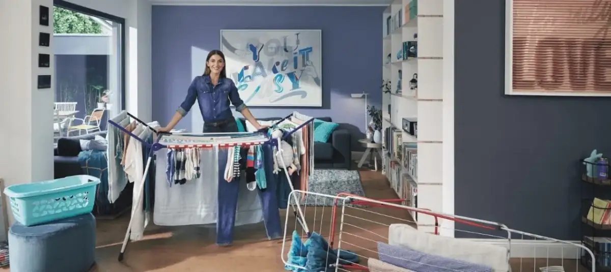 Jak wyprasować koszulę bez żelazka - skuteczne metody na zagniecenia