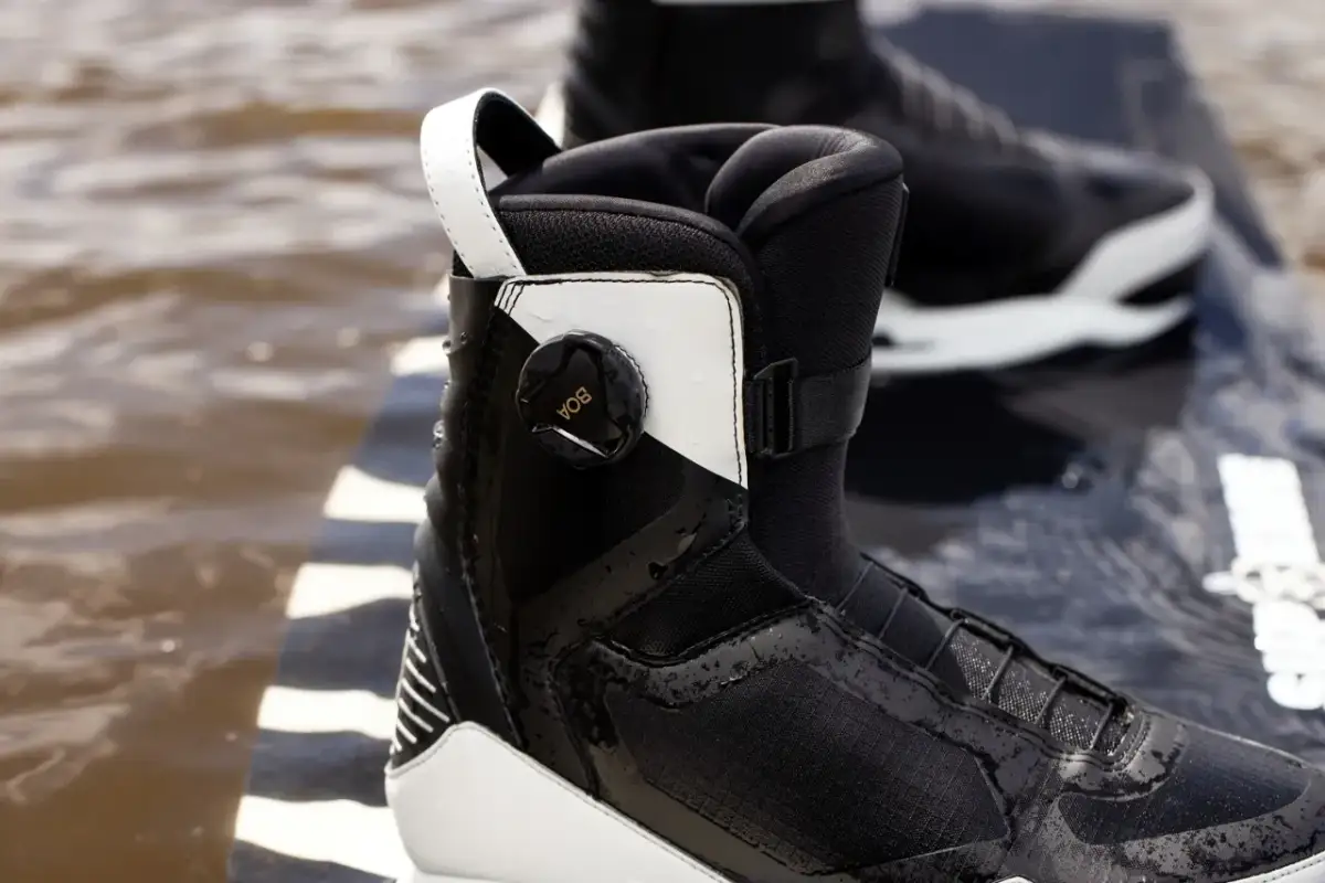 DC Snowboard: Buty i deski przewodnik po sprzęcie