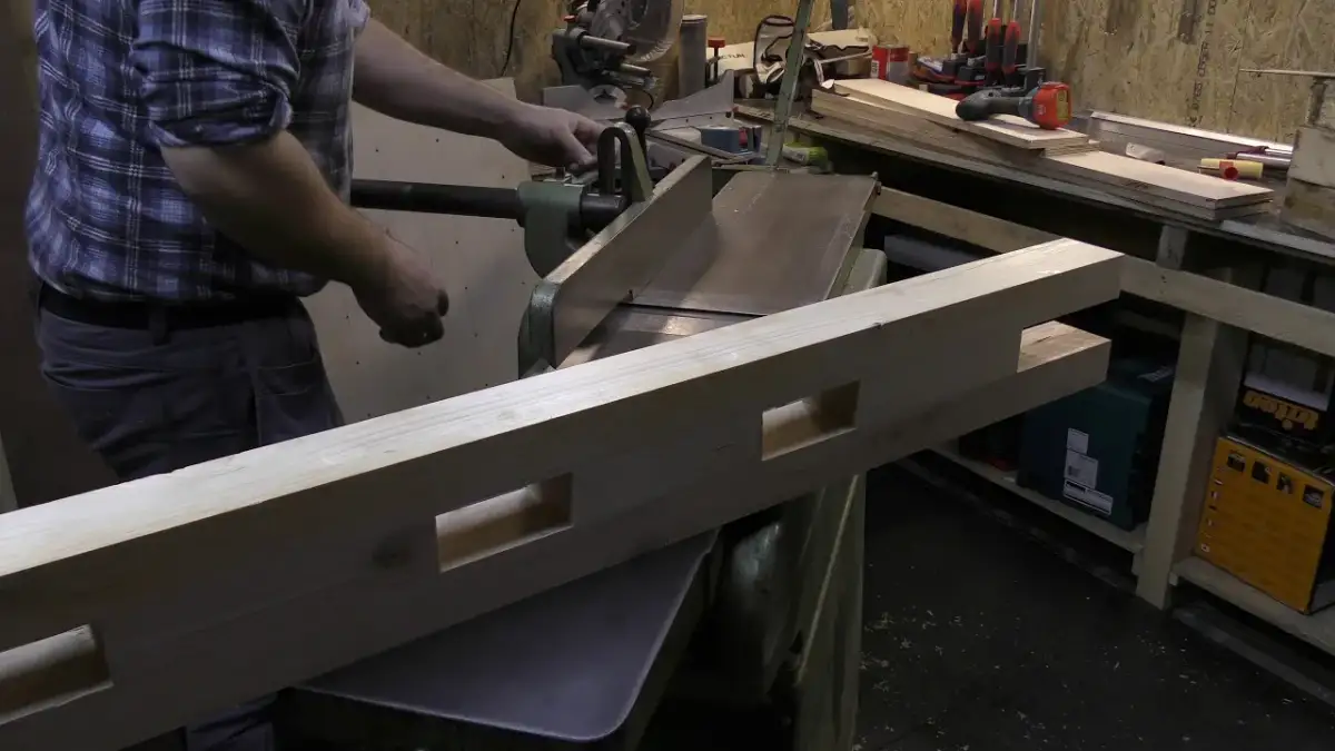 Składany stół warsztatowy: Jak zbudować idealny blat do małego warsztatu?
