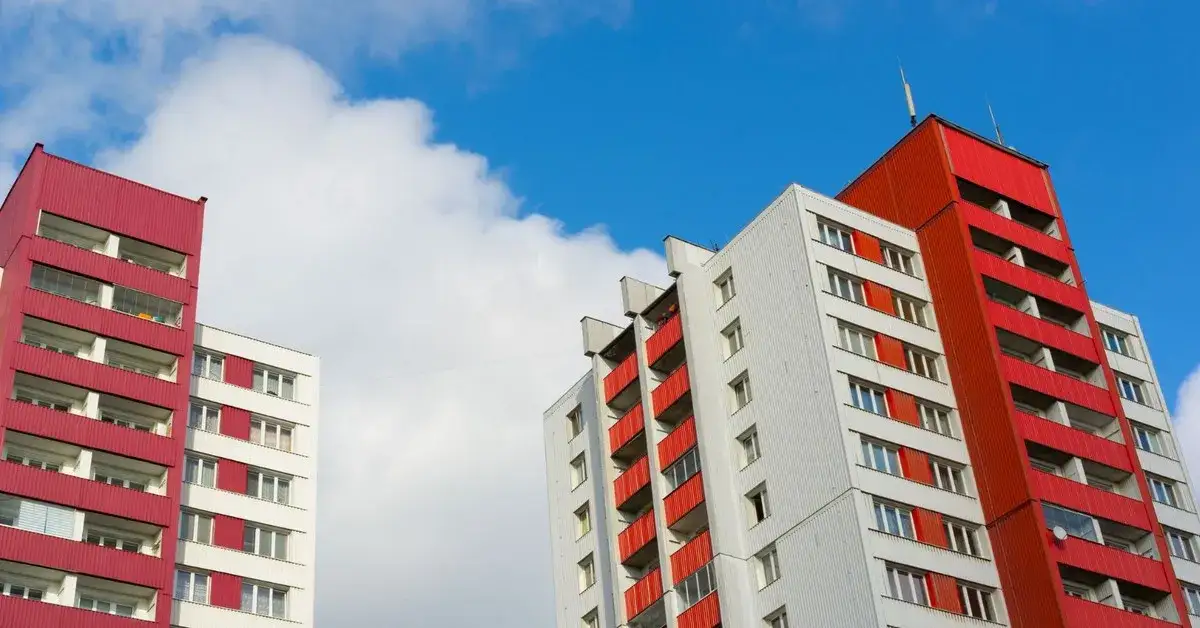 Pod kogo podlega spółdzielnia mieszkaniowa? Kluczowe informacje prawne