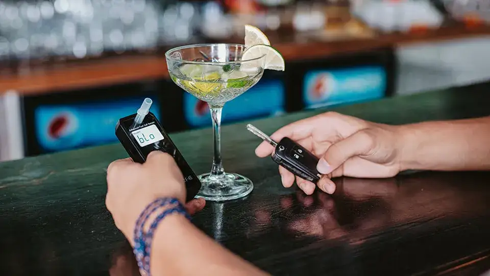 Jak dmuchać w alkomat, aby uzyskać dokładne wyniki pomiaru