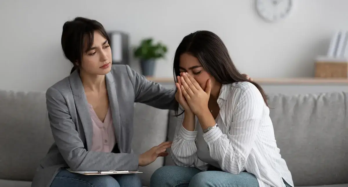 Jakie są objawy dysocjacyjnego zaburzenia osobowości? Sprawdź teraz.