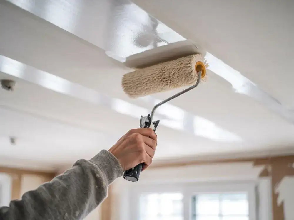 Jaki wałek do malowania sufitu? Wybierz idealny bez smug!