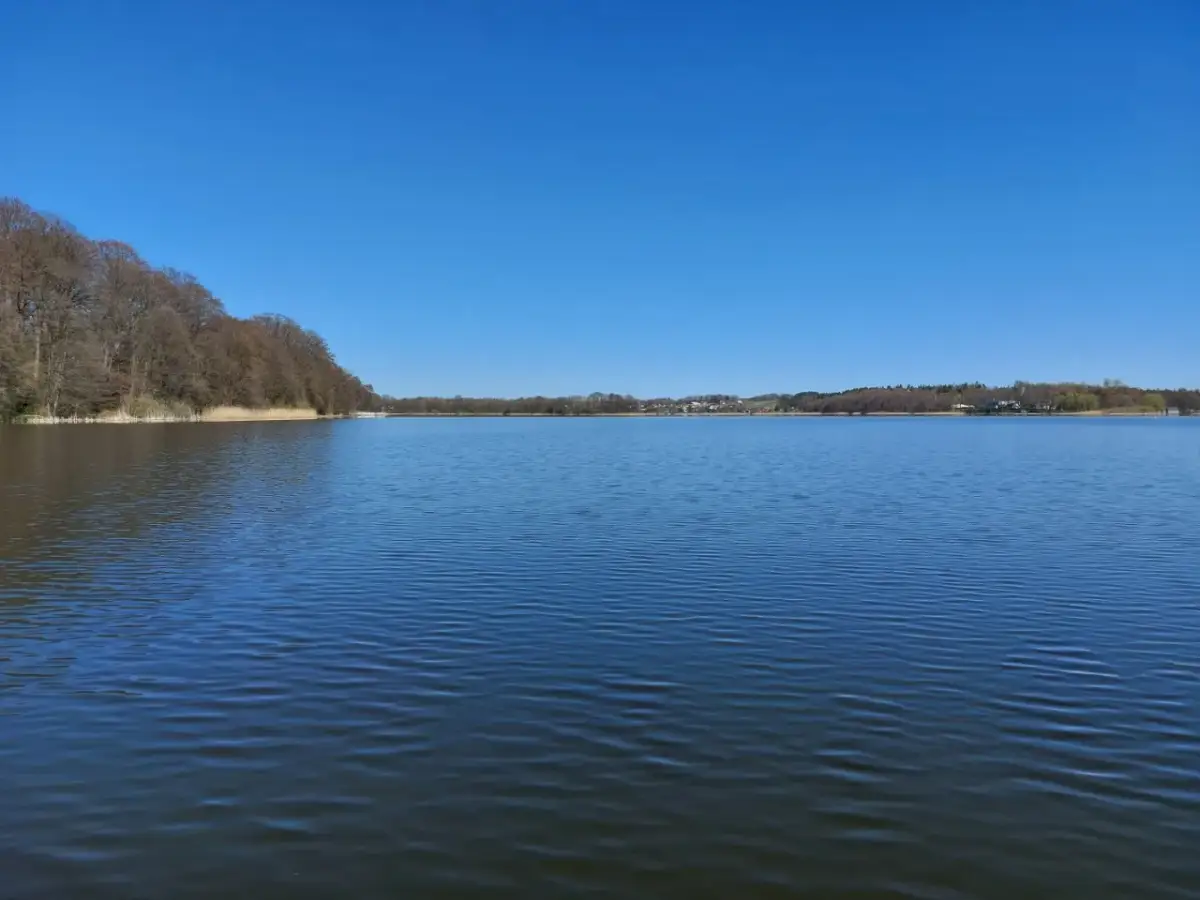 Jezioro Warzenko – idealne miejsce na wypoczynek i rekreację