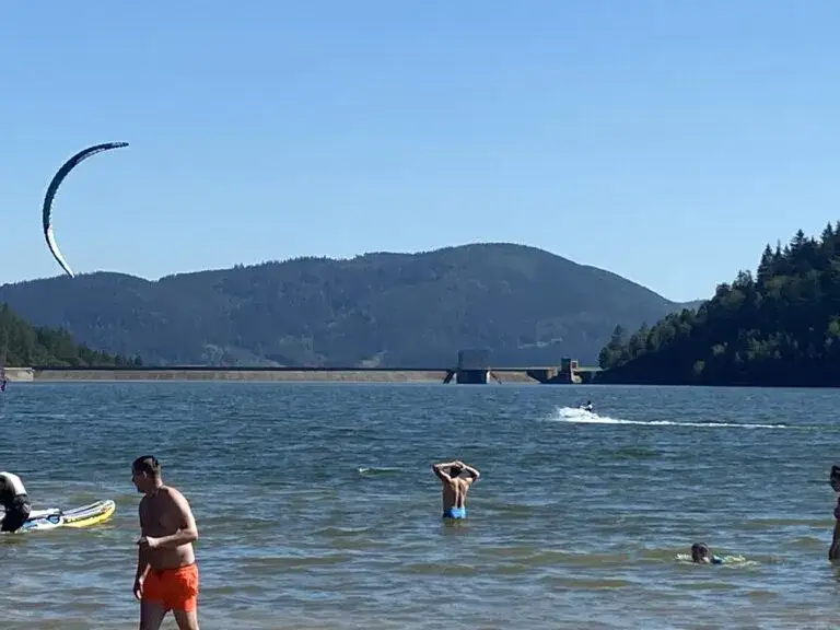 Jezioro Bukówka: Przewodnik po atrakcjach i aktywnościach - Zaplanuj wyjazd!