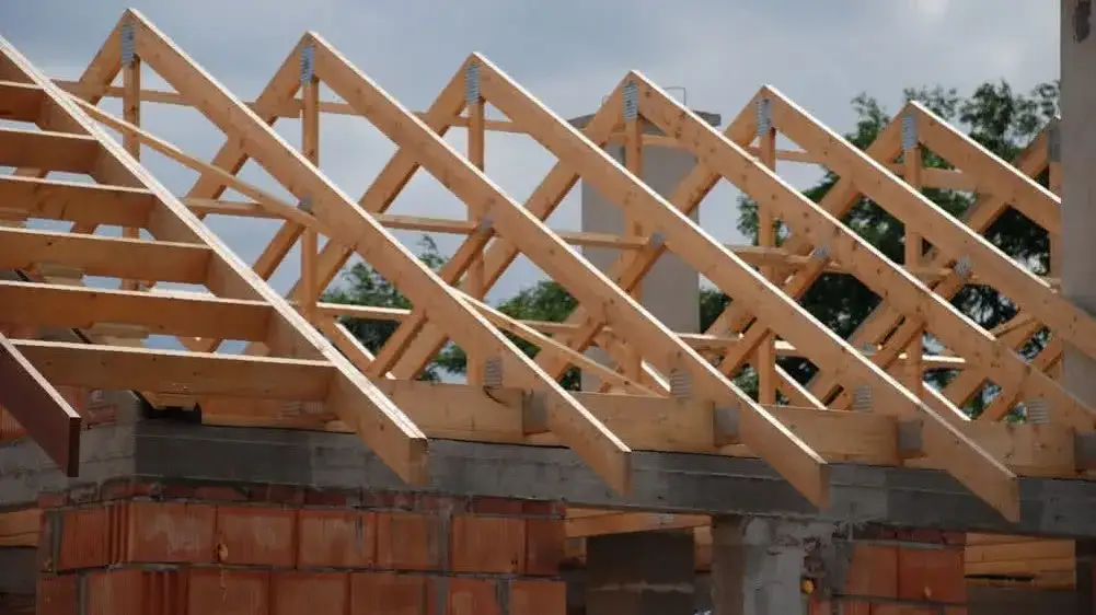 Konstrukcja dachy - jak uniknąć błędów i wybrać najlepsze rozwiązania