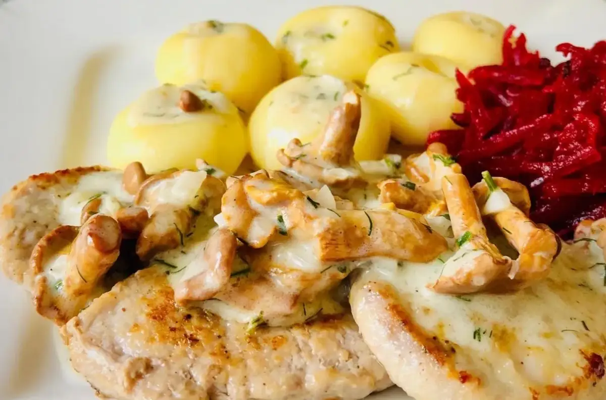 Jakie surówki do polędwiczek w sosie kurkowym, aby zachwycić smakiem?