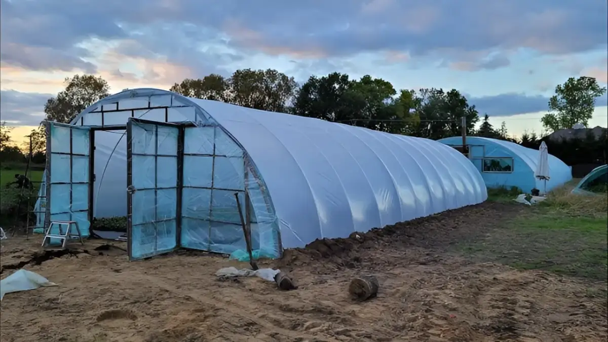 Jak ogrzać tunel foliowy i uniknąć strat ciepła w zimie