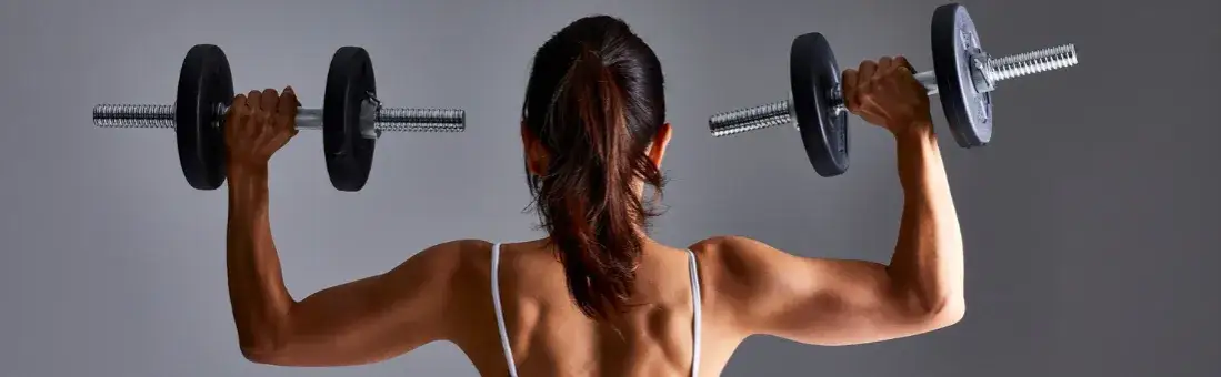 Co daje trening siłowy? Odkryj korzyści dla zdrowia i sylwetki