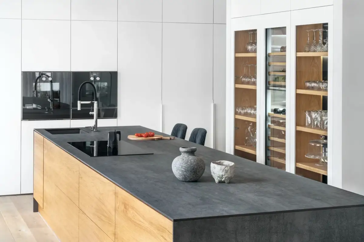 Blat konglomerat opinie – dlaczego warto go wybrać do wnętrz?