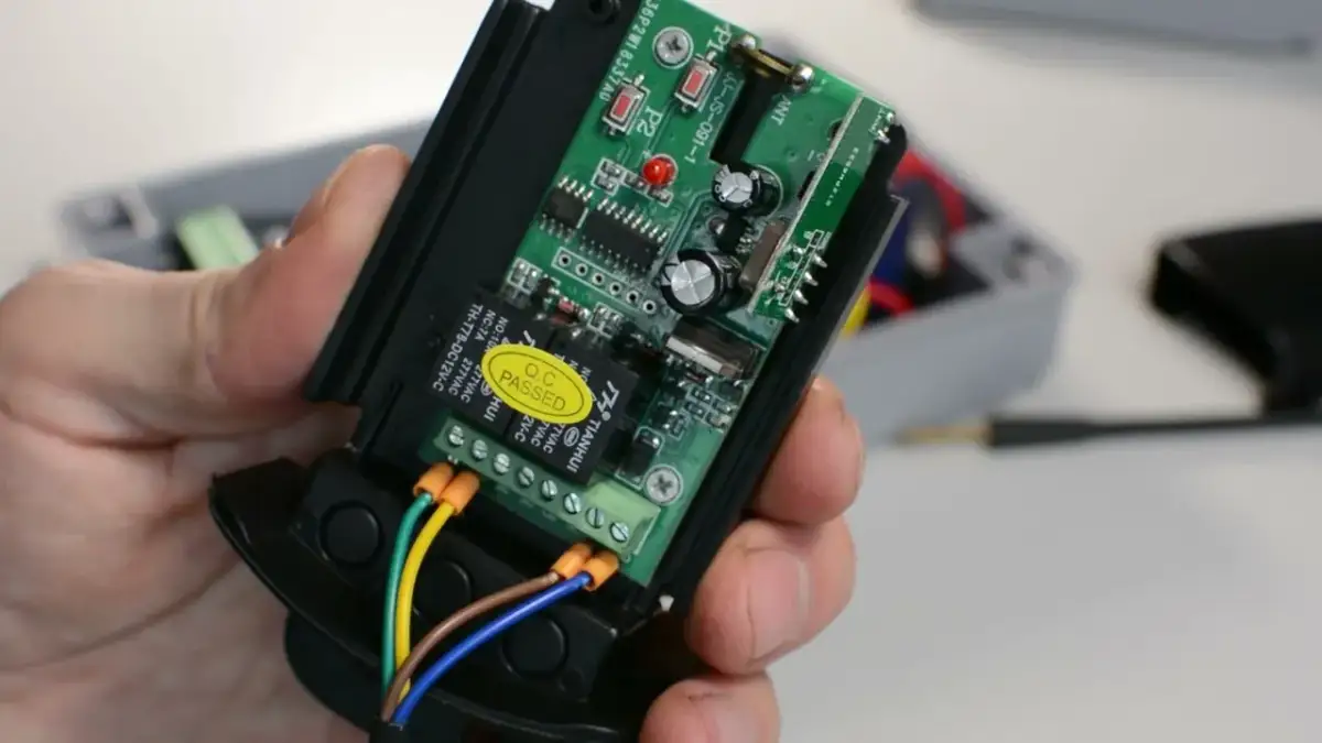 Jak zwiększyć zasięg pilota do bramy i uniknąć frustracji z jego działania