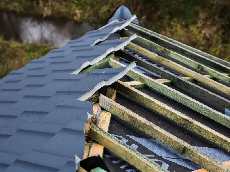 Remont dachu: uniknij kosztownych błędów i poznaj najlepsze praktyki