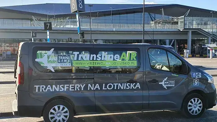 Czym dojechać na lotnisko w Gdańsku? Wszystkie opcje transportu i ceny