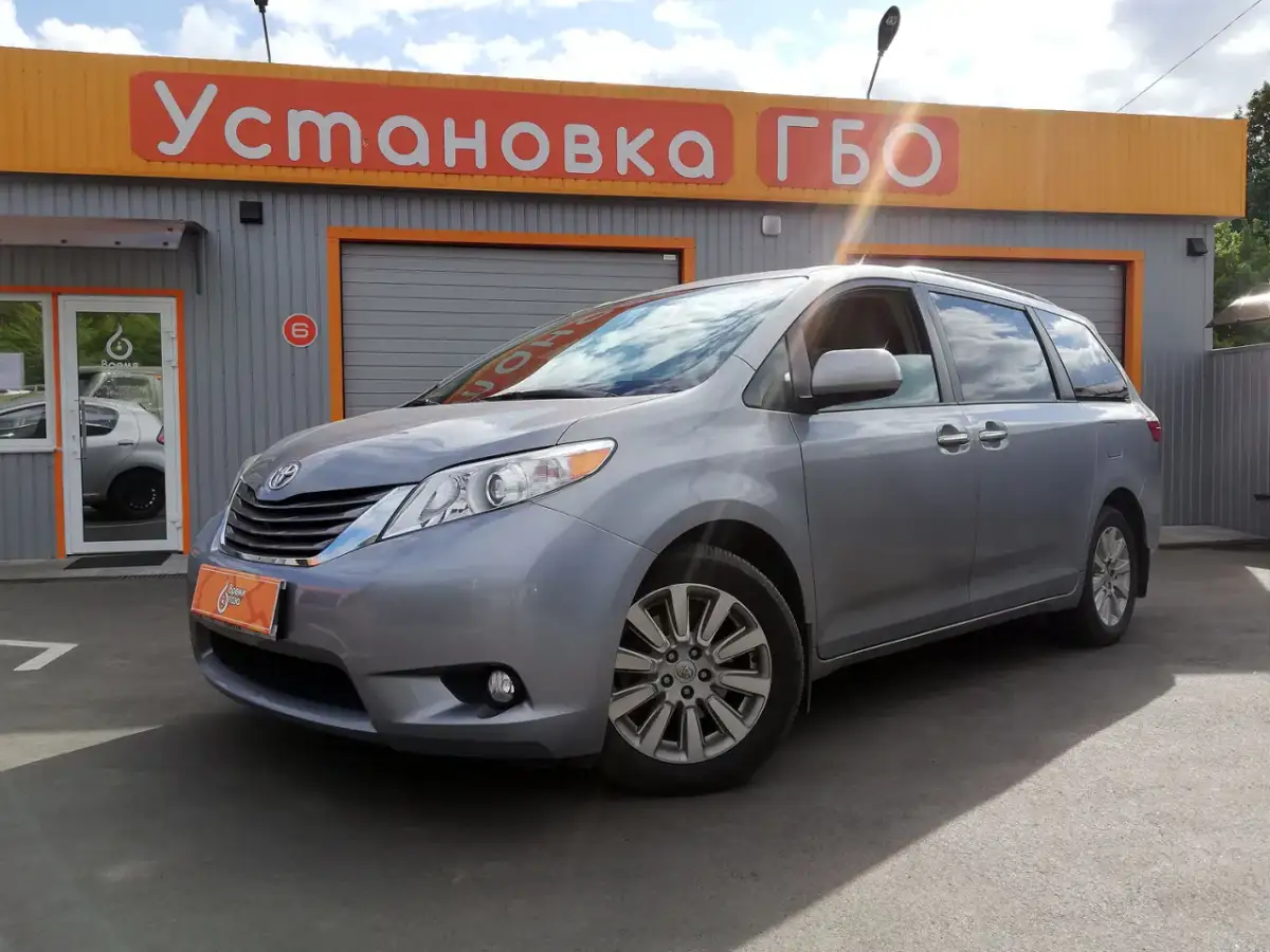 Gdzie znajduje się zbiornik LPG w Toyota Sienna? Oto ważne informacje