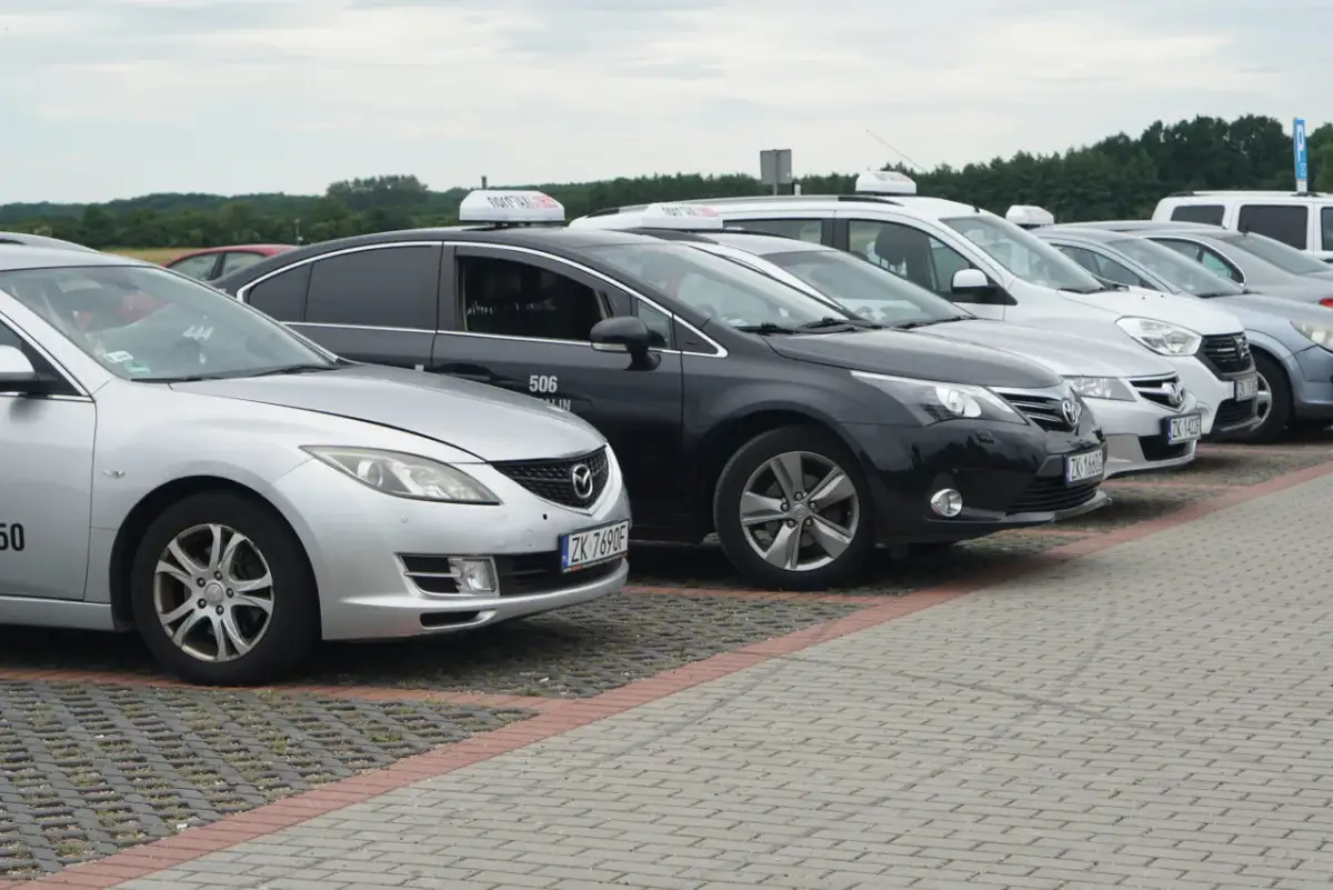 Koszalin-Mielno: Jak dojechać? Porównaj busy, szynobus, taksówki i rower!