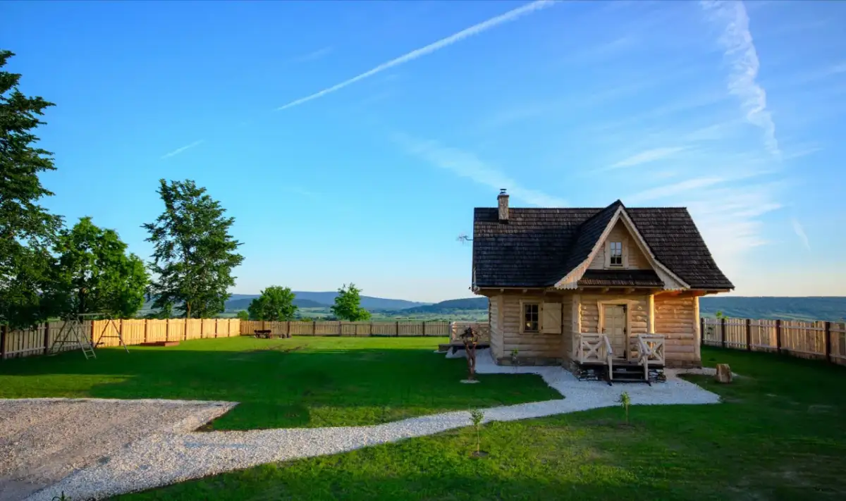 Góry Świętokrzyskie: Noclegi dla rodzin, par i na każdą kieszeń