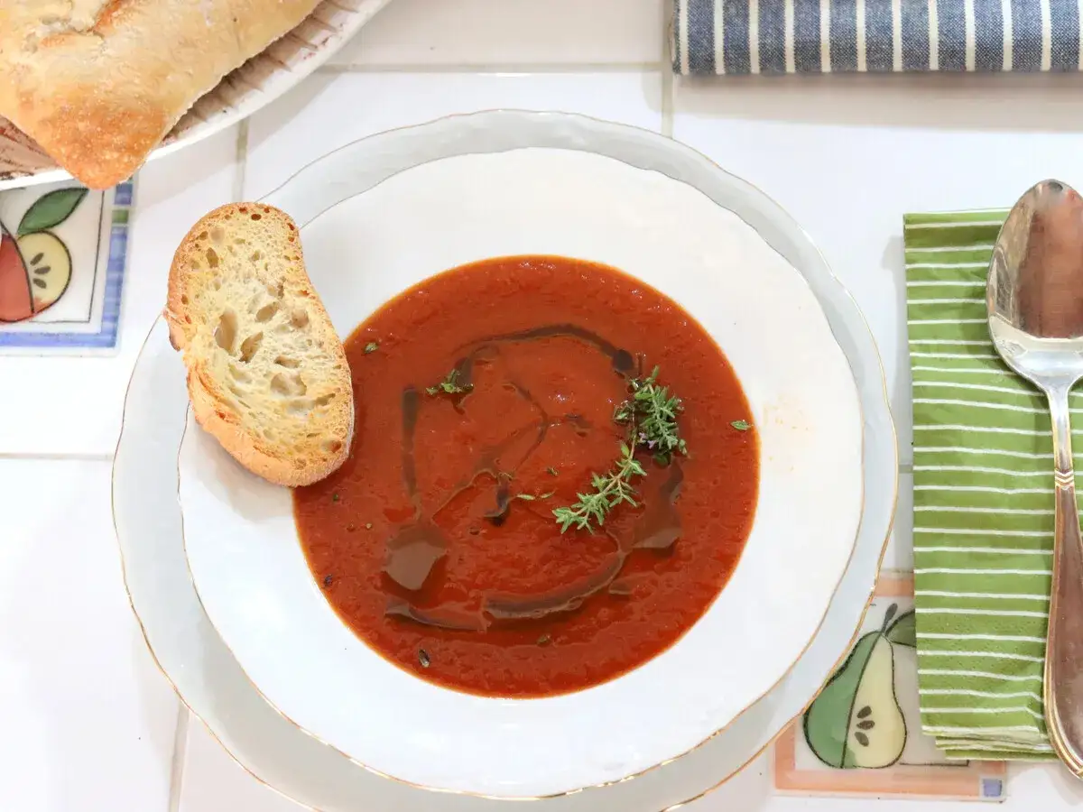 Sopa de tomate perfecta: Receta casera con trucos de experto