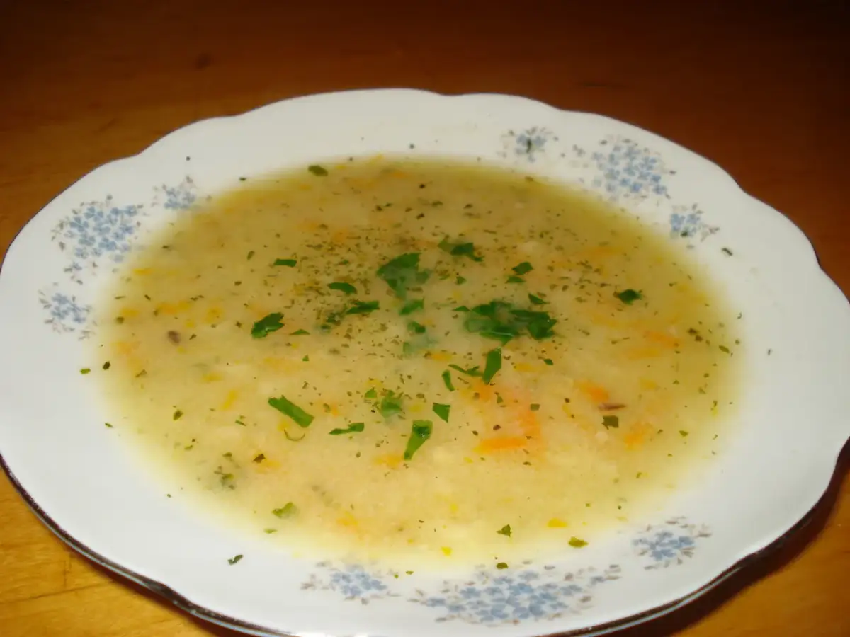 Ile grysiku do zupy? Idealna ilość i sposób bez grudek